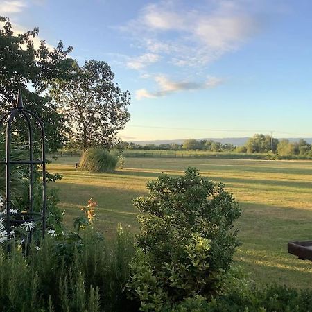 Cotswold Edge Guest Suite With Broadway Hill View Badsey Kültér fotó