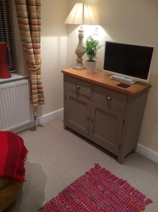 Cotswold Edge Guest Suite With Broadway Hill View Badsey Kültér fotó